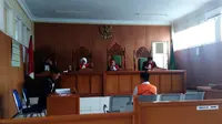 Wawan Setiawan, terdakwa kasus dugaan makar dan penodaan agama, menjalani sidang lanjutan di PN Garut, Jawa Barat. (Liputan6.com/Jayadi Supriadin)