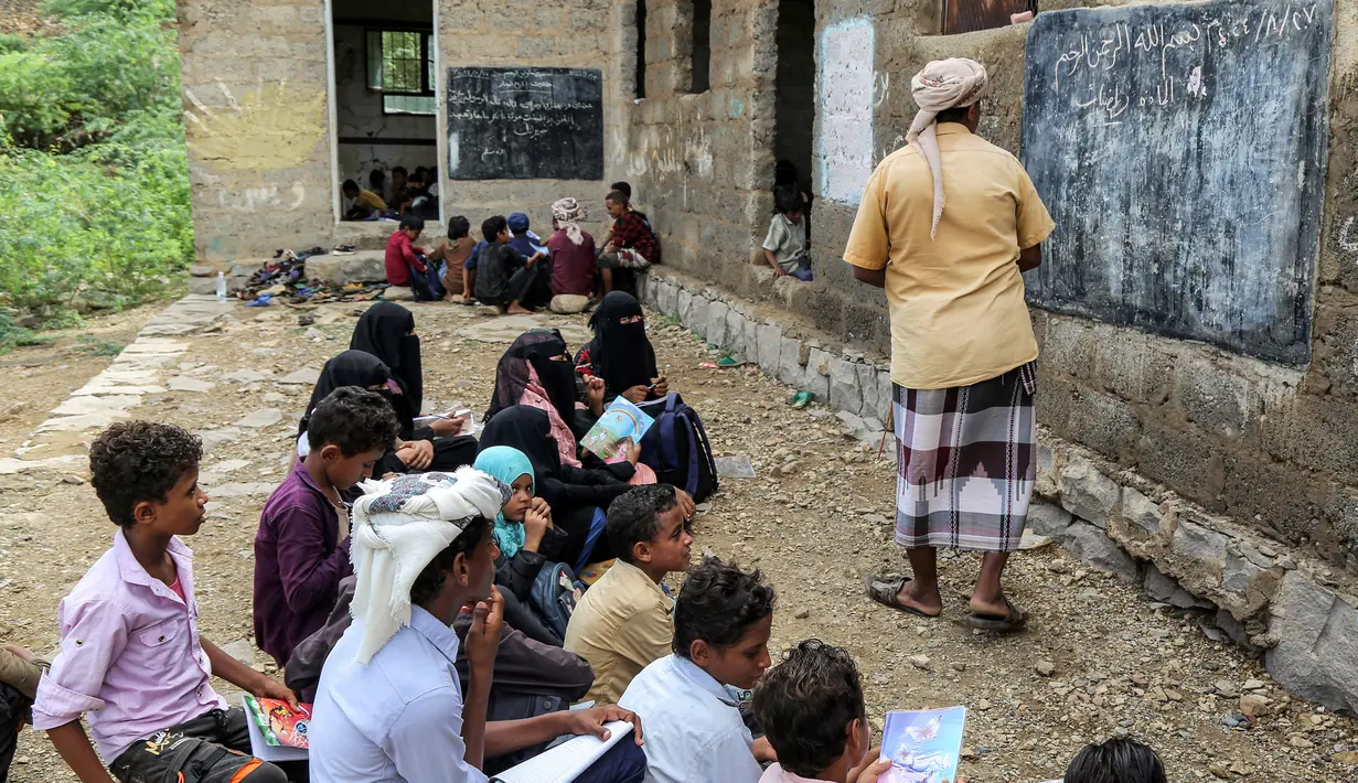 Bangunan yang disebut sebagai sekolah pun, kondisinya jauh dari kata layak. (Khaled ZIAD/AFP)