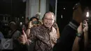 Djan Faridz meninggalkan lokasi usai memberikan keterangan pers terkait pemecatan Lulung di Kantor DPP PPP, Jakarta, Senin (13/3). Menurut Djan, Lulung sudah melanggar AD/ART soal keputusan DPP PPP yang mendukung Ahok-Djarot. (Liputan6.com/Faizal Fanani)