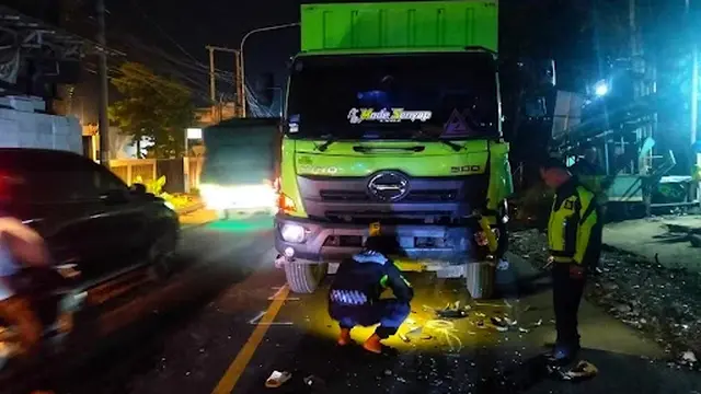 Kecelakaan maut di jalur Sukabumi–Bogor, tepatnya di Kampung Karang Tengah, Desa Karang Tengah, Kecamatan Cibadak, Kabupaten Sukabumi.