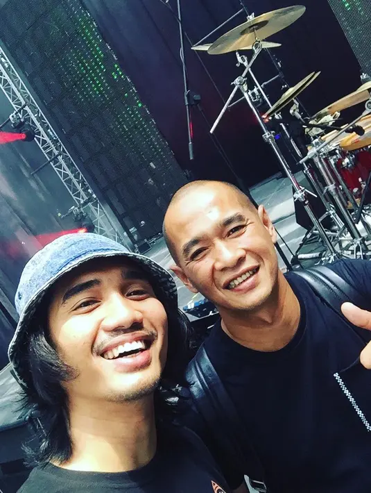 Duta sangat mengagumi sosok Kurniawan Dwi Yulianto. Baginya, Kurniawan merupakan GOAT dari Indonesia. Sosoknya yang hebat sebagai penyerang membuat Kurniawan layak disebut greatest of all time pemain Indonesia versi Duta. (Liputan6.com/IG/pakduta)