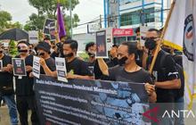 Fakta Unik Aksi 'Tutup Mulut' Wartawan: Puluhan Jurnalis Boikot Polda Jambi Pasca Penghalangan Liputan Komisi III DPR