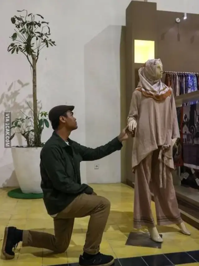 7 Potret Nyeleneh Orang Ingin Punya Pasangan Ini Bikin Kasian