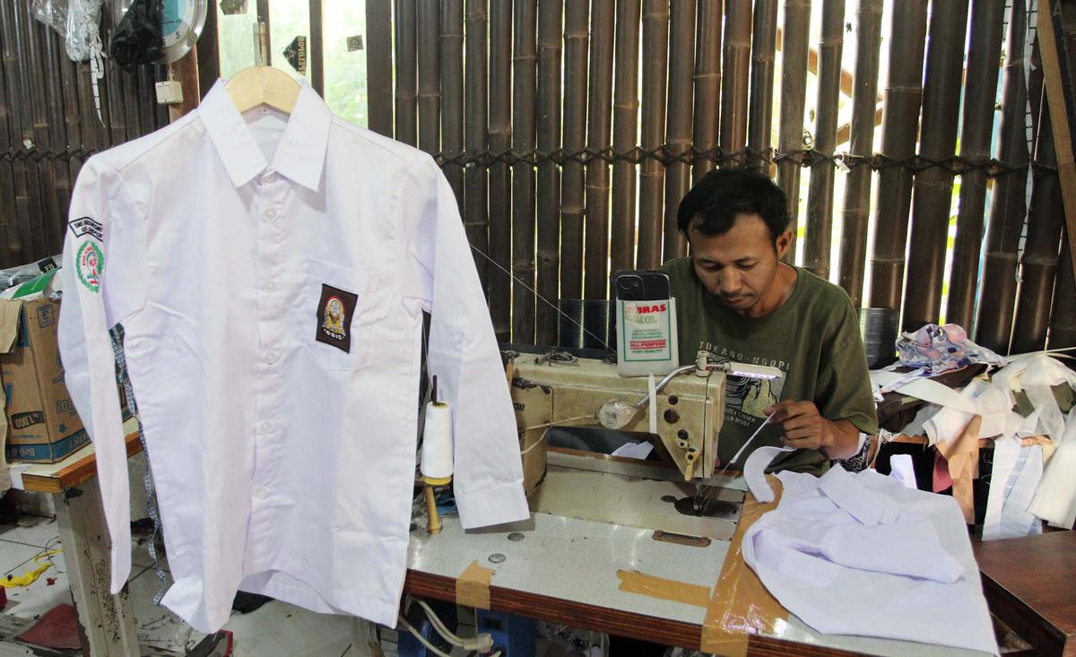 Pesanan Seragam Sekolah di Depok Menurun Jelang Tahun Ajaran