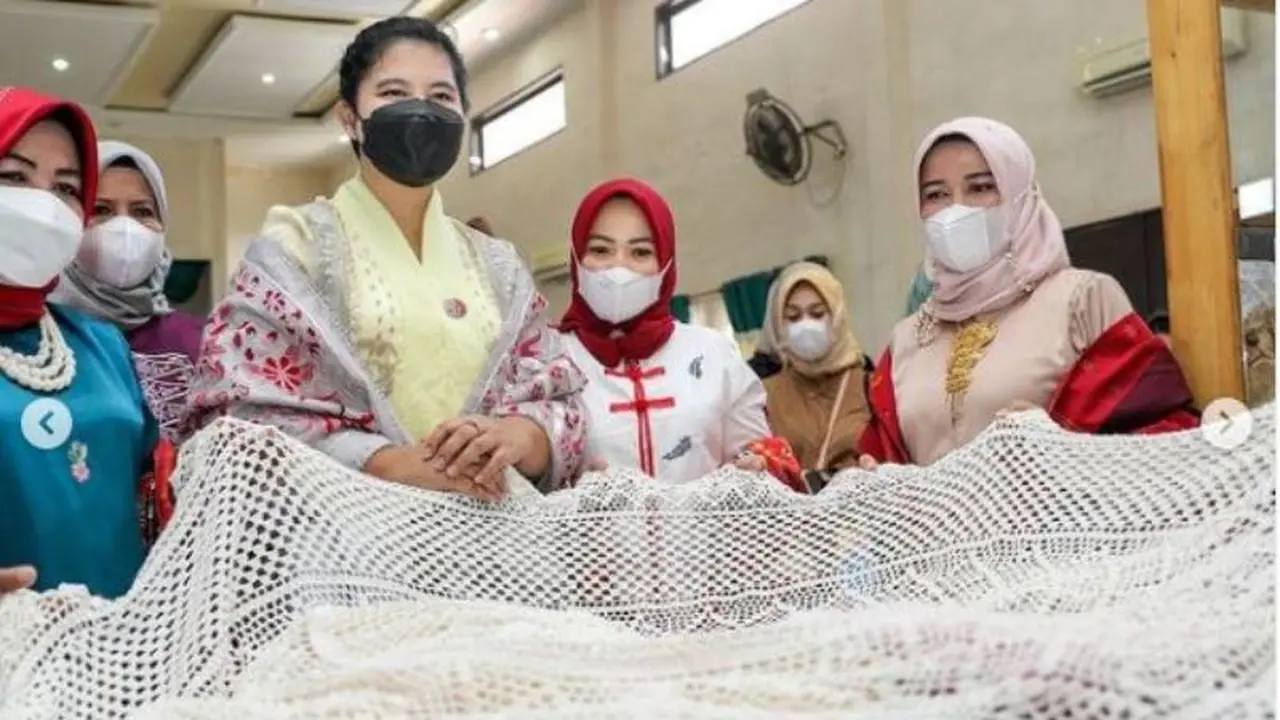 Kunjungi Pelaku UMKM, Penampilan Kahiyang Ayu Disorot Warganet