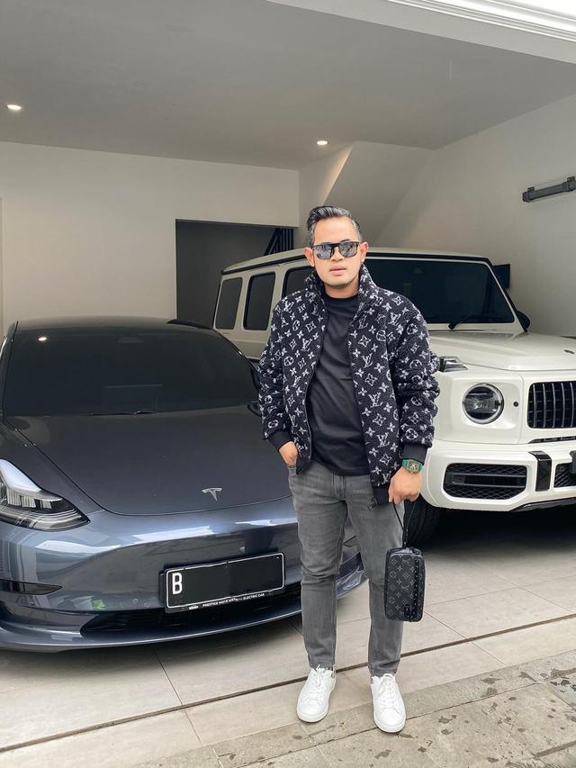 Dituding Pakai Pelat Bodong, Ini 7 Potret Crazy Rich Malang dengan Mobil Mewahnya