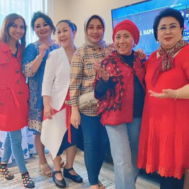 6 Potret Ulang Tahun Ibu Mertua Nikita Willy di Los Angeles, Penuh Hidangan Indonesia