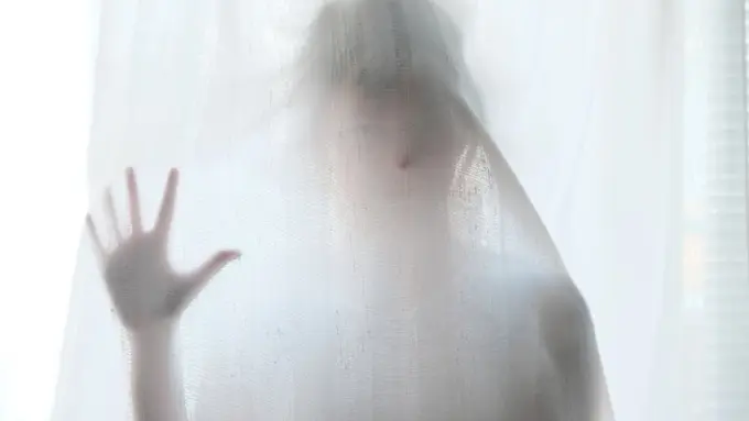 [Bintang] 3 Zodiak yang Kisah Cintanya Stuck karena Hal-hal Sepele