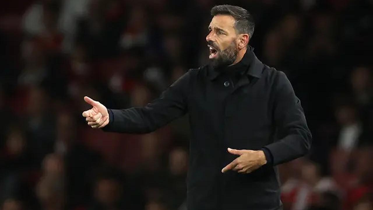 Proses Man Utd Datangkan Ruben Amorim Masih Berjalan, Ruud van Nistelrooy Tegaskan Ingin Bertahan di Old Trafford