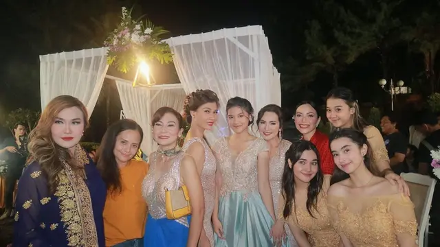 Sudah Tamat, Ini 7 Potret Kebersamaan Para Pemain Sinetron Roda Roda Gila