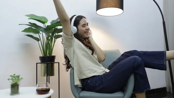 wanita november headphone