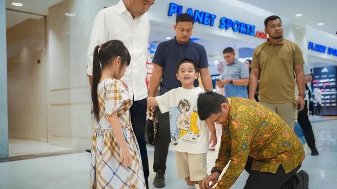 Gaya Mentereng Iriana Naik Pesawat Komersial Bareng Jokowi