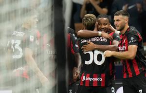 Pemain AC Milan merayakan gol yang dicetak Christopher Nkunku ke gawang Lecce dalam laga babak kedua Coppa Italia di San siro, Milan, Rabu (23/9/2025) dini hari WIB. AC Milan melangkah ke 16 besar lewat kemenangan telak 3-0. (AP Photo/Luca Bruno)