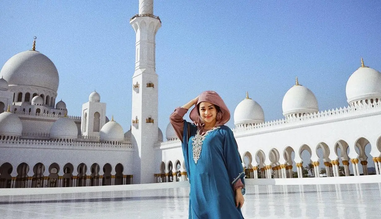 Perempuan berdarah minang itu mengawali kariernya dari sinteron Heri Potret (2002)  berperan sebagai Sherina, Ratu Malu Jendral Kecil (2002-2004) sebagai Ratu Pelangi dan Bulan dan Bintang sebagai Bintang. (Instagram/nikitawillyofficial94)