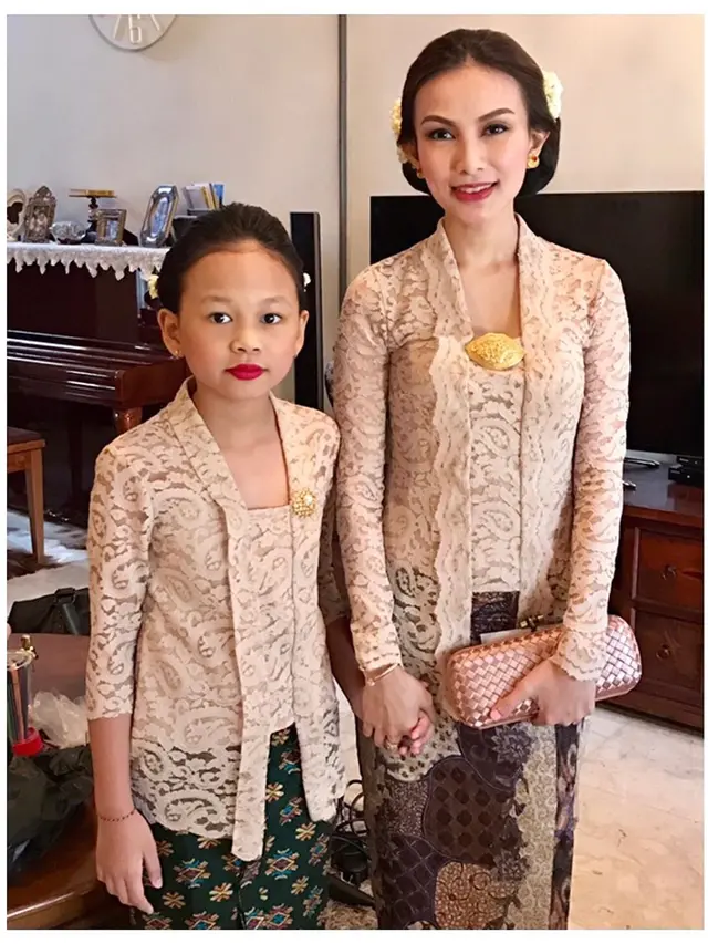 Jarang Terekspos, Ini 6 Pesona Tribuana Tungga Dewi Istri Bambang Pamungkas
