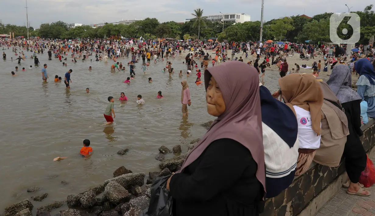 Jumlah ini diprediksi akan meningkat mengingat libur Lebaran 2025 yang masih berlangsung hingga dua pekan mendatang. (Liputan6.com/Herman Zakharia)