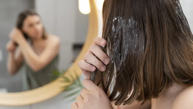 Tips Perawatan Rambut yang Bisa Dicoba Saat Mager ke Salon - 1