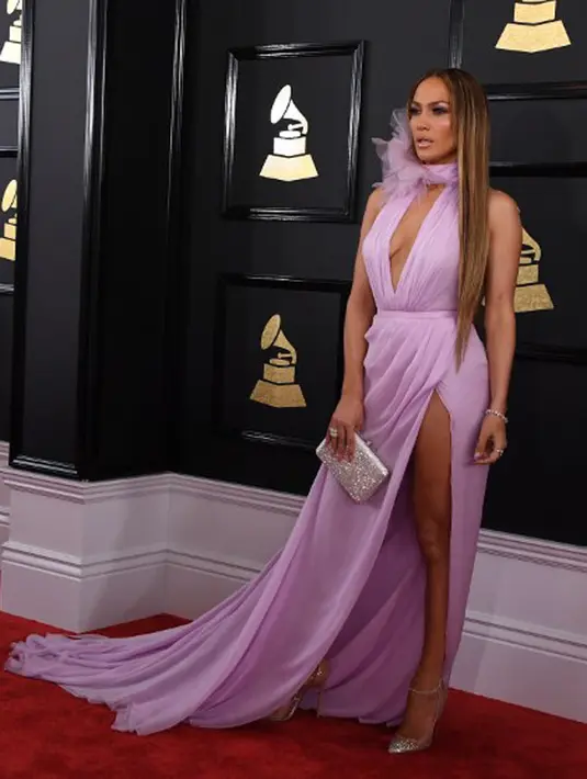 Seorang pria berprofesi sebagai pemain Baseball, Alex Rodriguez, disebut telah menghabiskan waktu bersama JLo. Kabar lain menyiarkan bahwa keduanya telah memiliki kedekatan sejak lama. (AFP/Bintang.com)