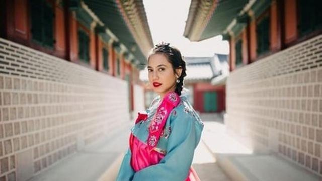 Potret cantik Pevita Pearce pakai hanbok Korea (Instagram/ pevpearce)