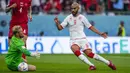 Tunisia sempat membuat gol ke gawang Denmark melalui Issam Jebali pada menit ke-24. Namun gol akhirnya dianulir karena sang pemain telah terlebih dahulu terperangkap offside sebelum menaklukkan Kasper Schmeichel. (AP/Manu Fernandez)