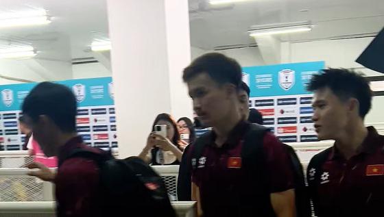 Ceria! Inilah ekspresi pemain Timnas Vietnam usai kalahkan Timnas Indonesia 3-0 di Stadion Pakansari