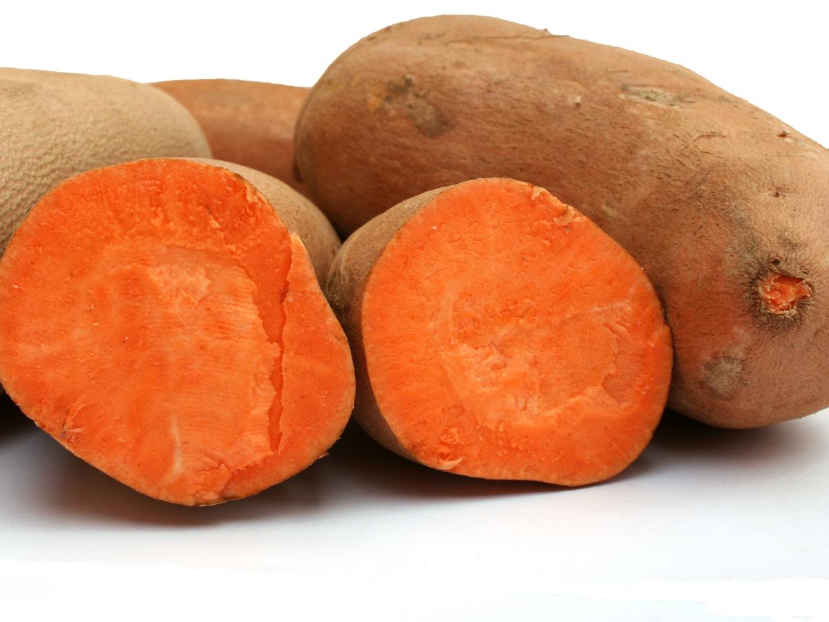 kandungan vitamin pada ubi jalar yang dibutuhkan untuk merawat elastisitas kulit adalah