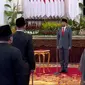 Presiden Jokowi melantik anggota KPU dan Bawaslu periode 2022-2027 di Istana Negara, Jakarta, Selasa (12/4/2022). (Foto: tangkapan layar kanal Youtube Sekretariat Presiden)