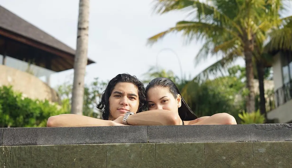 Memang, Al dan Alyssa tak segan memamerkan kemesraannya di media sosial, meskipun keduanya menjalani hubungan jarak jauh atau Long Distances Relationship (LDR), lantaran Alyssa sedang bersekolah di luar negeri. (Instagram/alghazali7)