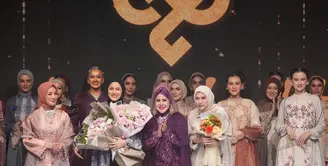 Bertempat di Astor Ballroom, The St. Regis Jakarta, Heaven Lights menghadirkan 60 looks yang memadukan pesona klasik Malayan dengan inovasi modern, menciptakan karya yang mengangkat perpaduan budaya dalam estetika yang istimewa. Lebih dari sekadar koleksi busana, SERUNI adalah perjalanan menelusuri keindahan Timur.  [Dok. Heaven Lights]