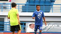 Ardi Idrus, pemain Semen Padang yang menjalani seleksi di Persib. (Bola.com/Arya Sikumbang)