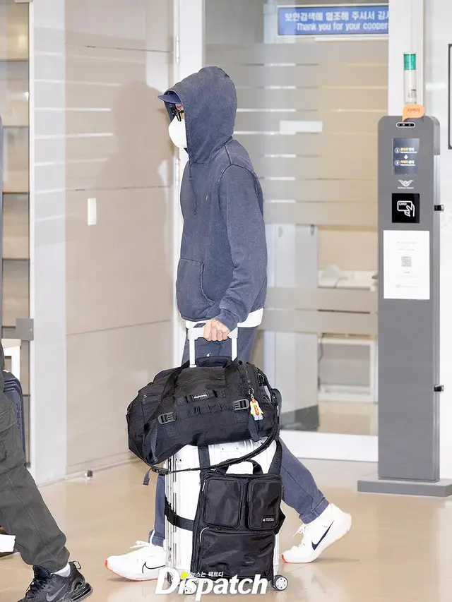 6 Gaya Perdana Ryu Jun Yeol Pacar Han So Hee yang Serba Tertutup usai Pulang dari Hawaii