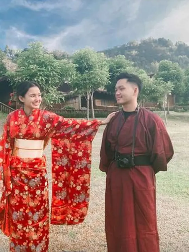6 Pemotretan Sarah Menzel dan Azriel Hermansyah Pakai Busana Jepang, Bak Prewedding