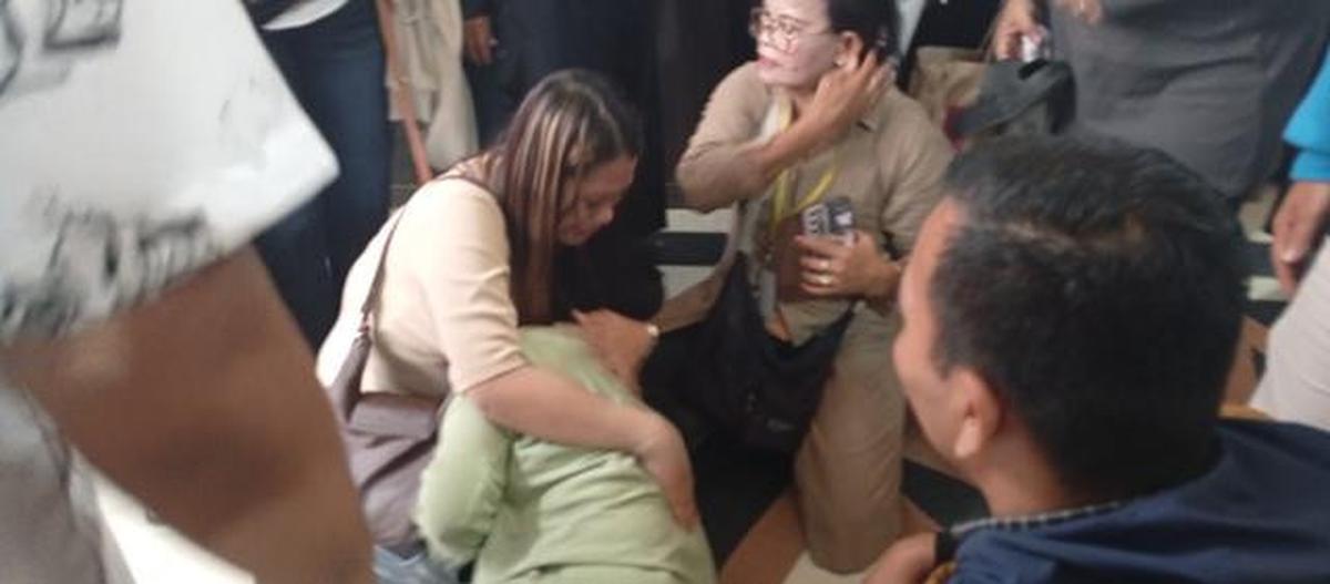 Tangis Ibu Pecah Saat Anaknya Dituntut Mati Kasus Sabu 2 Ton di Sidang PN Batam