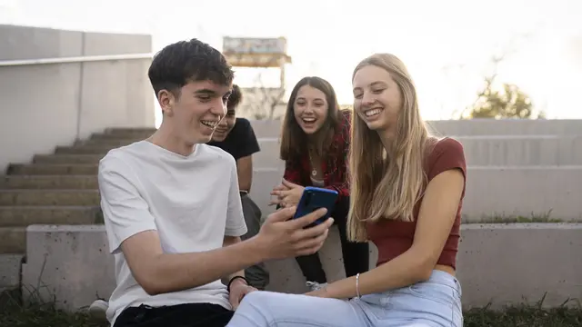 Remaja bekerja / Gen z