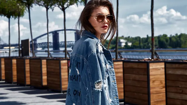 Inspirasi Airport Style yang Bikin Gaya Liburan Sekeren Selebriti Korea