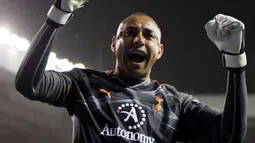 Kegembiraan kiper Tottenham Hotspur asal Brasil Heurelho Gomes di laga lanjutan EPL melawan Arsenal di White Hart Lane, 30 April 2011. Skor 3-3. AFP PHOTO / ADRIAN DENNIS