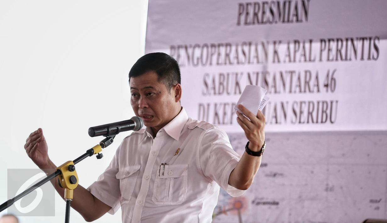 Menteri Perhubungan, Ignasius Jonan saat melakukan pidato pada acara peresmian Kapal Sabuk Nusantara 46  di Jakarta Utara, (28/1). Kapal ini dapat menampung 114 penumpang ditambah 18 orang Anak Buah Kapal (ABK). (Liputan6.com/Faizal Fanani)