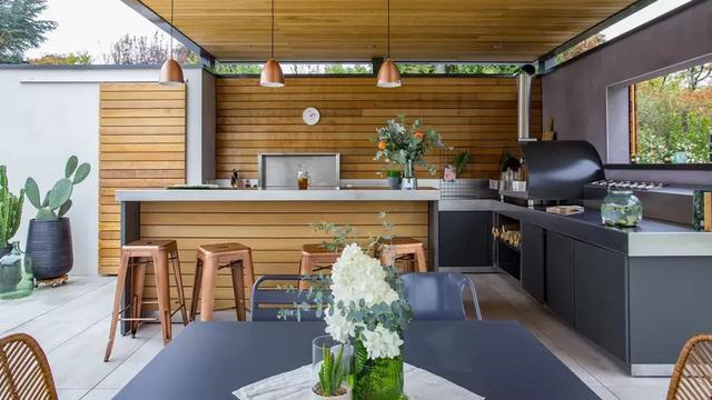 Desain Ruang Makan Semi Outdoor Paling Populer di 2024, Suasana Nyaman dan Lega