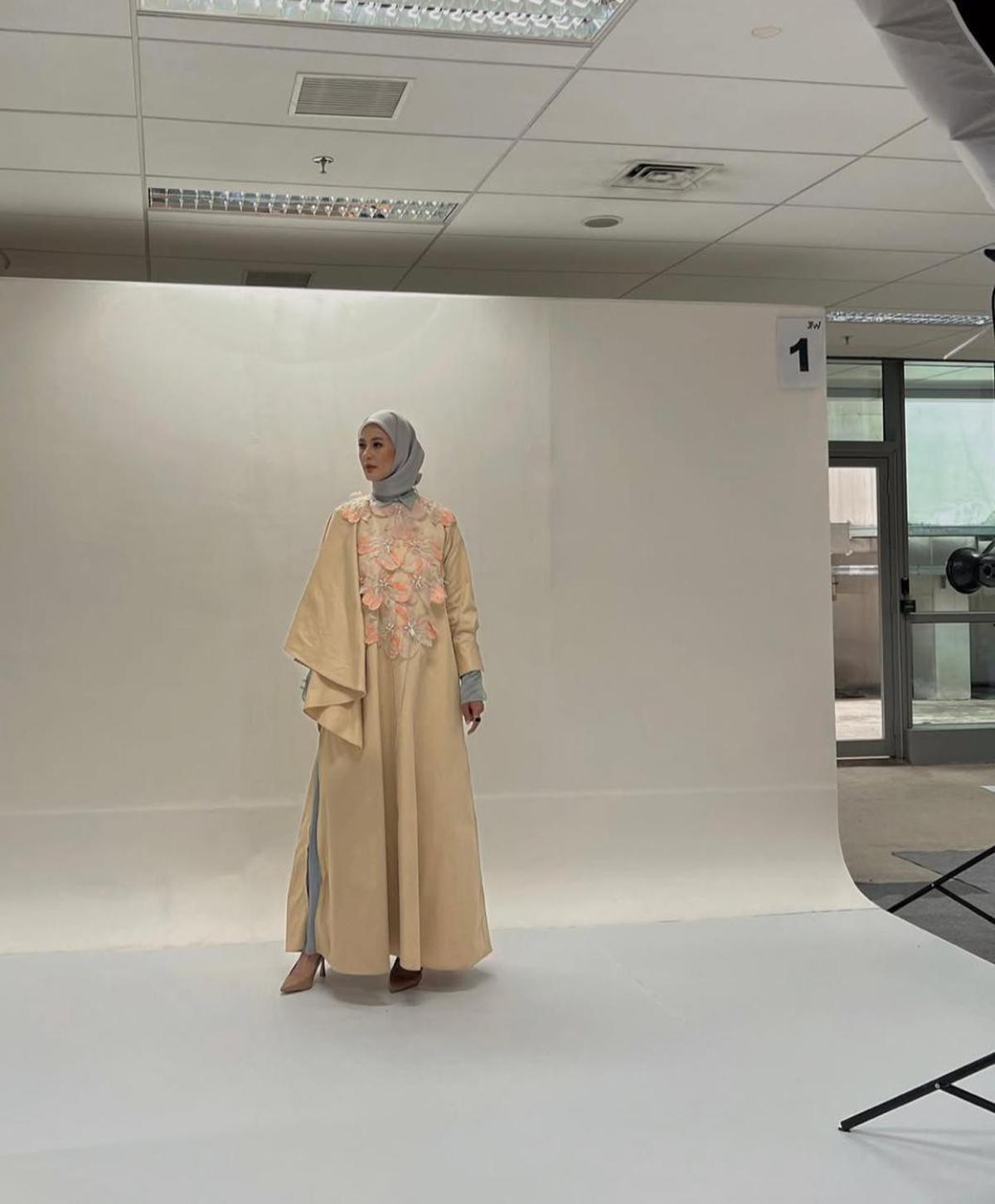 Pesona Paula Verhoeven di Jakarta Fashion Week 2025, Netizen Heboh Beri Pujian dan Dukungan