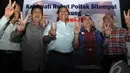 Keputusannya itu diambil setelah menjalin komunikasi dengan sejumlah orang utusan Jokowi, seperti Sekjen PDIP Tjahjo Kumolo, Wasekjen PDI-P Hasto Kristyanto, dan anggota tim sukses Jokowi-JK, Luhut Panjaitan, (Liputan6.com/Herman Zakharia)