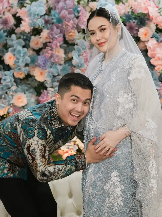 Sarah Gibson Hamil Anak Pertama