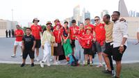Rombongan suporter Wales saat bertemu Bola.com di FIFA Fan Festival hari Senin (21/11/2022). (Hendry Wibowo/Bola.com)