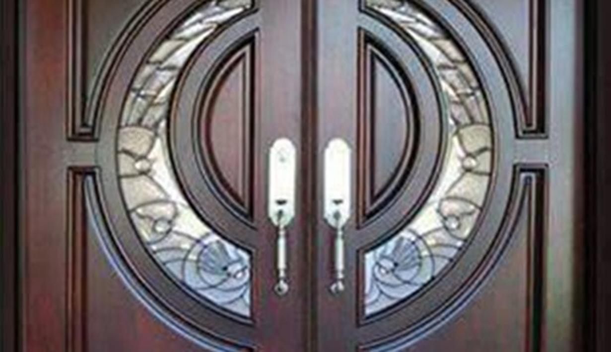  Desain  Pintu  Kayu Sederhana  Bikin Rumah  Makin Mengesankan 