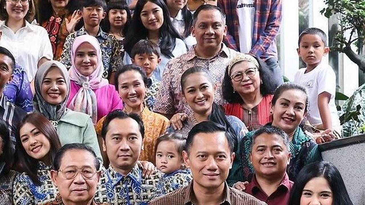 Sosok Perempuan Baju Hijau di Belakang AHY Ramai Dibicarakan, Suaminya Seorang Perwira di TNI