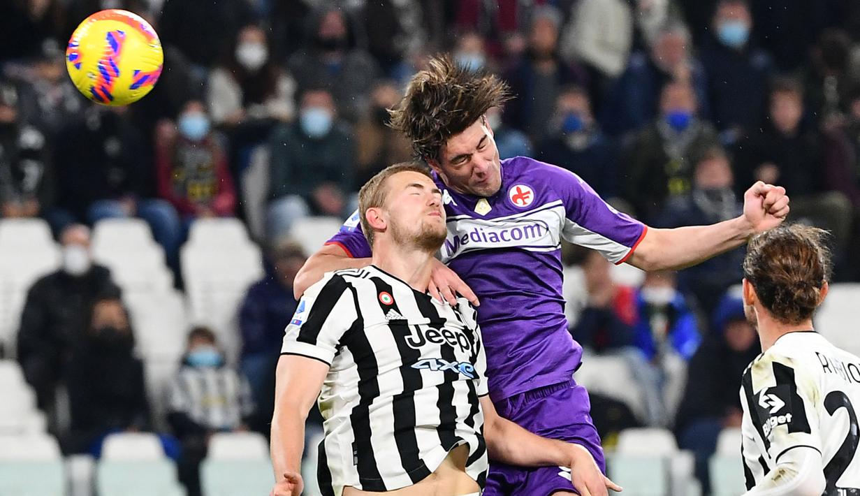 Dusan Vlahovic - Bomber berusia 21 tahun ini tengah dalam performa apik. Striker Fiorentina ini selalu mencetak gol dalam empat laga terakhir di Liga Italia. Saat ini Vlahovic menjadi top skor sementara Serie A dengan mencetak 13 gol. (AFP/ Isabella Bonotto)