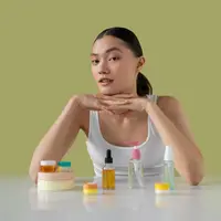 Fokus ke basic skincare saat dalam tahap skin recovery. (foto: jcomp/freepik)