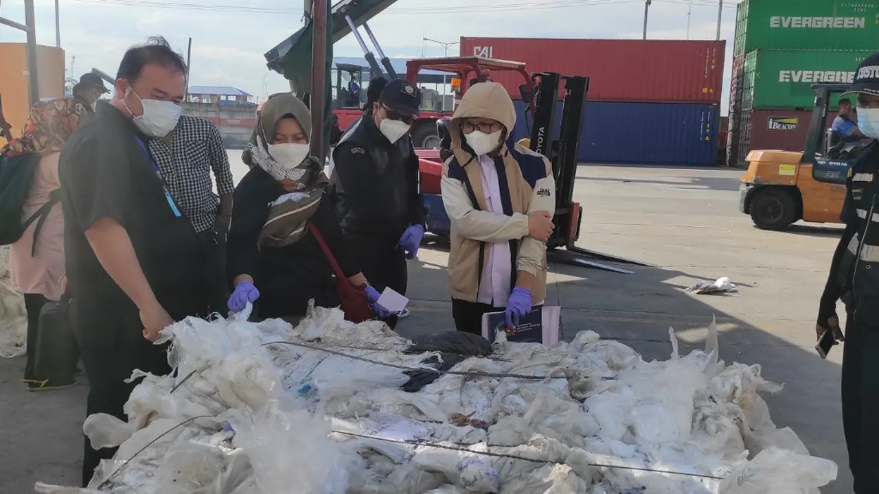 Bea Cukai Belawan Gagalkan Impor Limbah Plastik Terkontaminasi Sampah