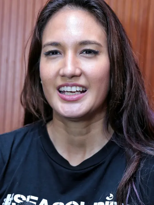 Puteri Indonesia 2005 mewakili DKI Jakarta itu kini sedang menikmati suasana Jakarta. Apalagi ia banyak meninggalkan keluarganya sejak awal hingga bulan kemarin. (Adrian Putra/Bintang.com)