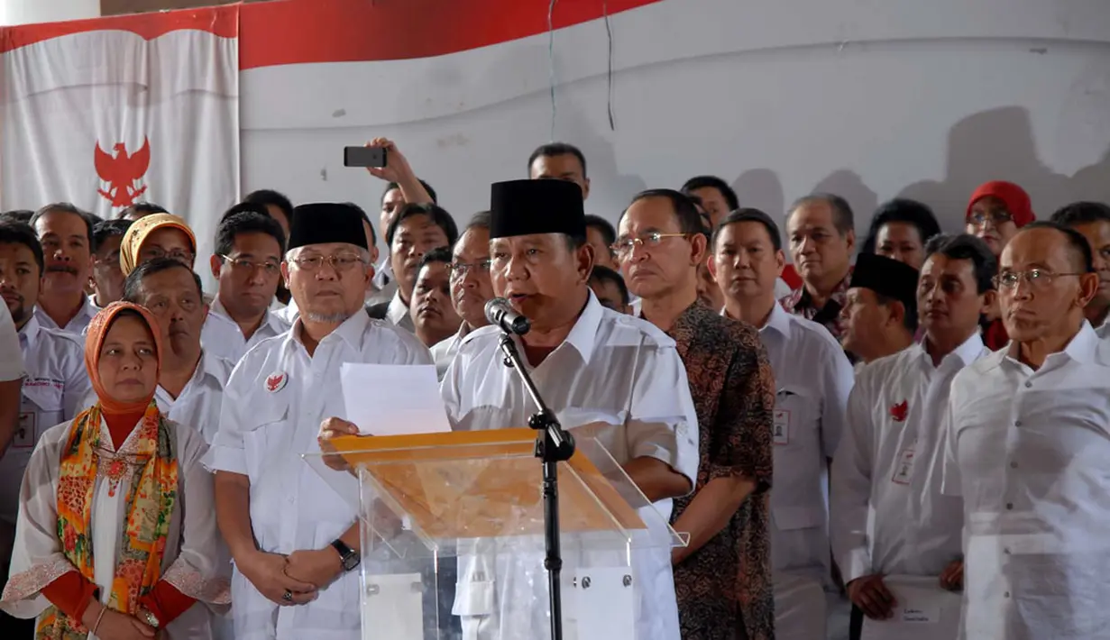 Dalam pernyataan sikapnya, Capres no urut satu, Prabowo Subianto, meminta seluruh rakyat yang memilih pasangan Prabowo-Hatta tetap tenang, (22/7/2014). (Liputan6.com/Miftahul Hayat)