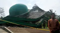 Lokasi Robohnya Masjid Akibat Gempa Dipasang Garis Polisi